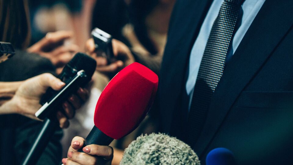 Тихий зазначив, що українські ЗМІ повідомляють факти