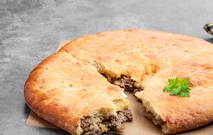 Пиріг має багато начинки