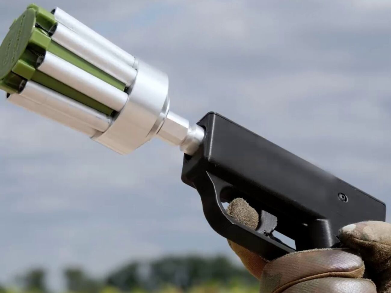 Антидроновые сеткометы доказали свою эффективность в боевых условиях, отметили в волонтерском штабе