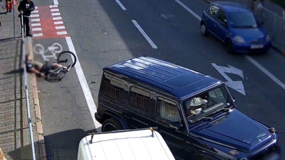 Зараз постраждалий велосипедист перебуває у важкому стані в лікарні, зазначила поліція