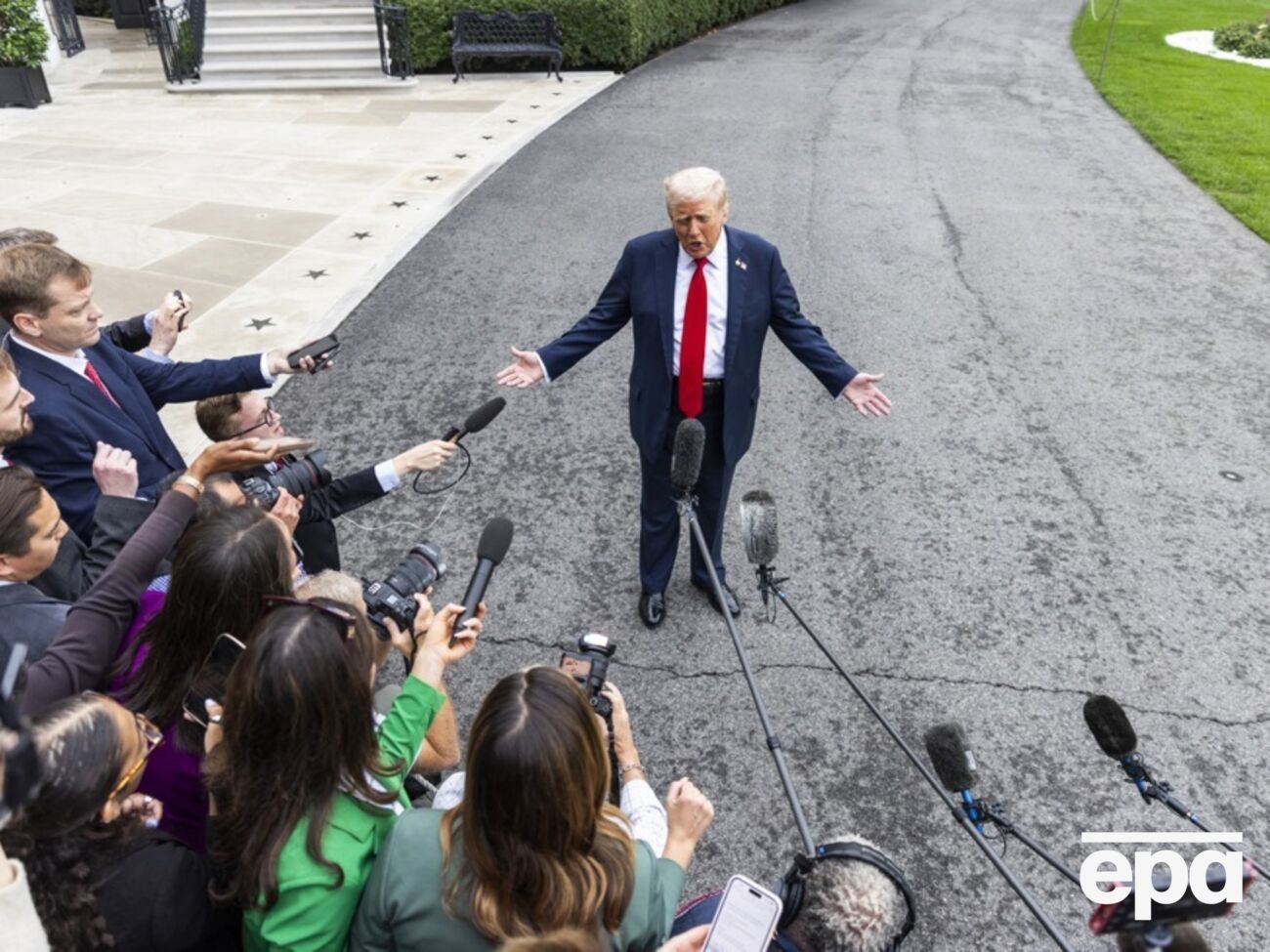 Трамп хочет разрешить военным и полиции действовать жестче