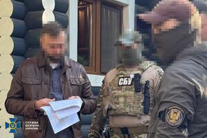 Сейчас проверяется информация о вероятной причастности "легализованных" россиян к разведывательно-подрывной деятельности спецслужб РФ, отмечает СБУ