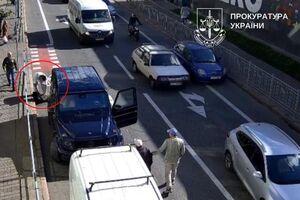 Прокурори просили про тримання підозрюваного під вартою, однак суд призначив нічний домашній арешт