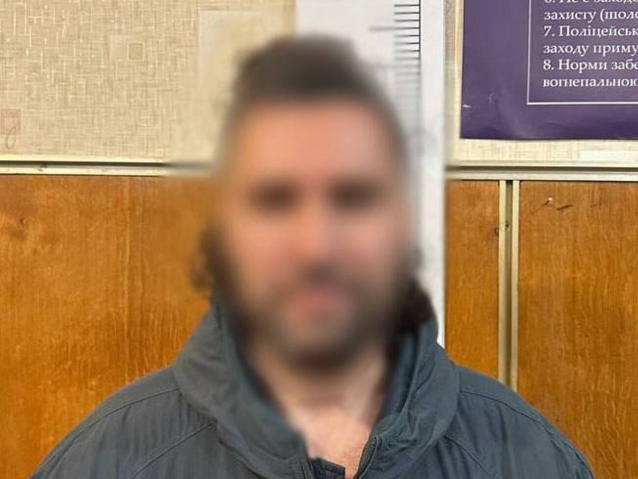 По версии следователей, как пишет СМИ, он поставил ТрО некачественную форменную одежду, не отвечающую техническим условиям