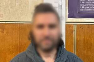 По версии следователей, как пишет СМИ, он поставил ТрО некачественную форменную одежду, не отвечающую техническим условиям