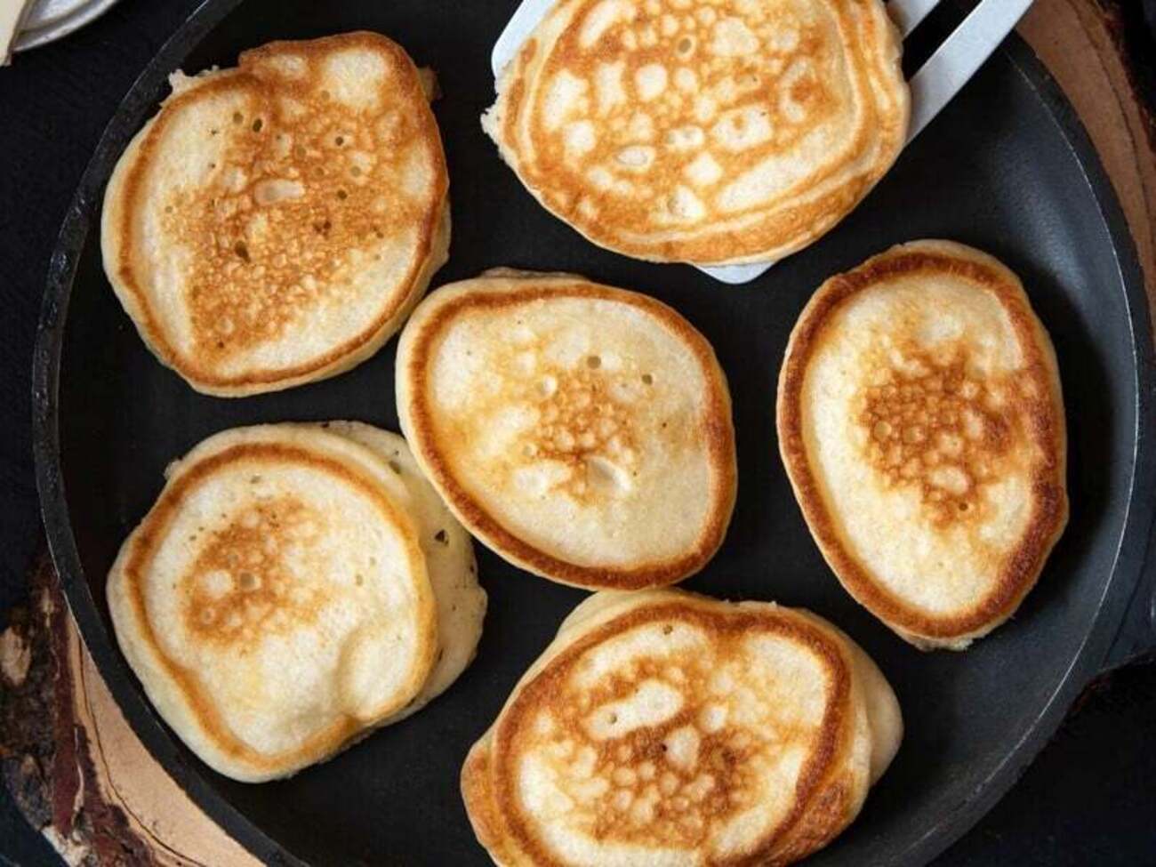 Для тіста знадобиться 200 мл кефіру