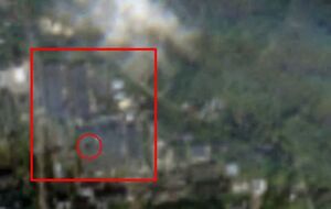 На даху можна побачити великий отвір, якого не було на жодному знімку до 29 вересня, пише NV