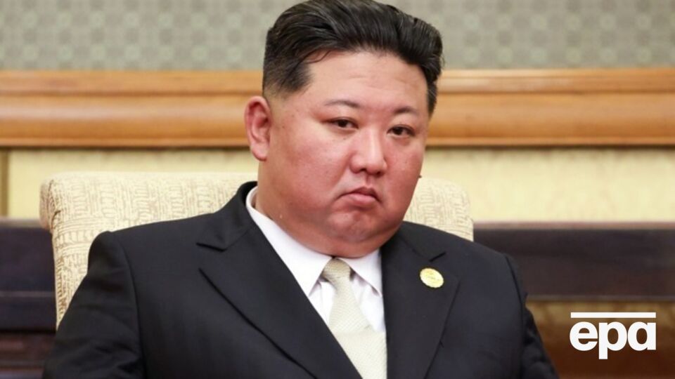 Працівники Північної Кореї ретельно витирали предмети, до яких торкався верховний лідер країни, ідеться у статті