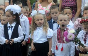 За словами директора, працівниця школи, яка завантажила мелодію з інтернету, не дослухала її до кінця