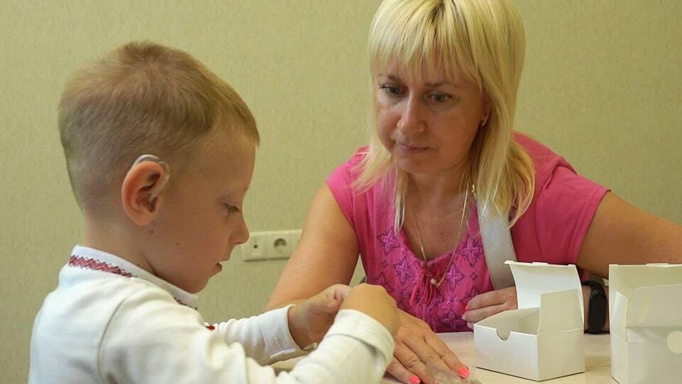 Апарати зі штучним інтелектом, сучасні й інноваційні, активно використовують у слухопротезуванні дітей, зазначила слухопротезистка "Центру слуху"