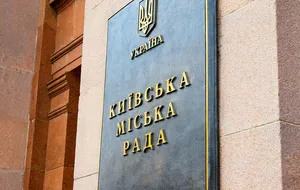 Київрада звернеться до президента з вимогою негайного звільнення голови Деснянської РДА, заявили депутати