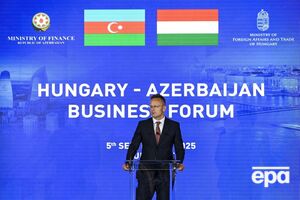 Венгрия не может отказаться от российской сырой нефти, отметил Сийярто