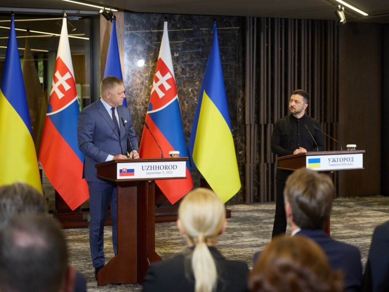 Украина будет отвечать на российские удары по ее энергообъектам, заявил Зеленский на пресс-конференции с Фицо