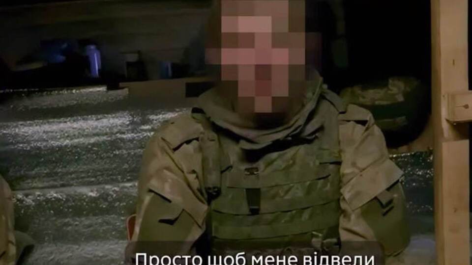 В видео, которое выложили пограничники, российские оккупанты рассказали, что сами сдались в плен