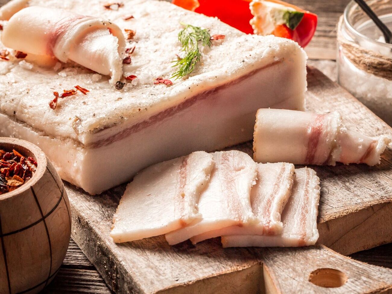 На 1 кг сала понадобится 330 г соли