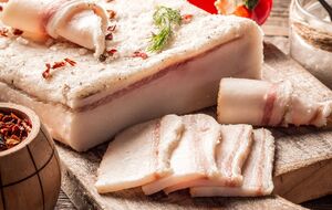 На 1 кг сала понадобится 330 г соли