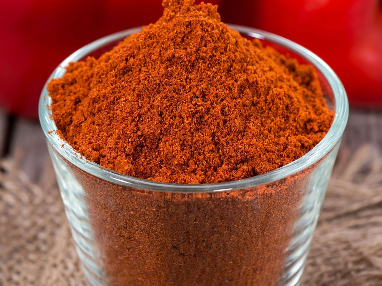 Для сухой аджики понадобится шесть различных специй