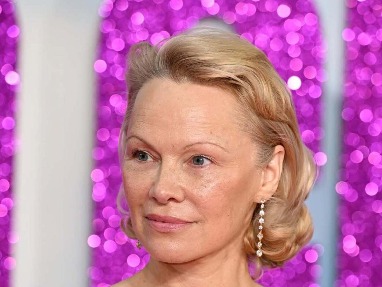 Із 1992-го до 1997 року Андерсон знімалася в серіалі "Рятувальники Малібу"