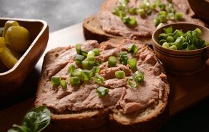 Для намазки возьмите 1 ст. л. майонеза