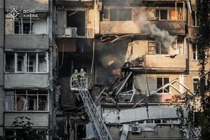 По словам соседки погибших, женщина с ребенком вылетели вместе с плитой