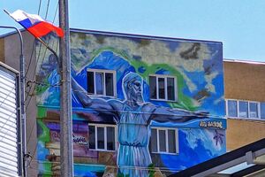 Россияне заменили украинские символы во временно оккупированном Мариуполе российскими