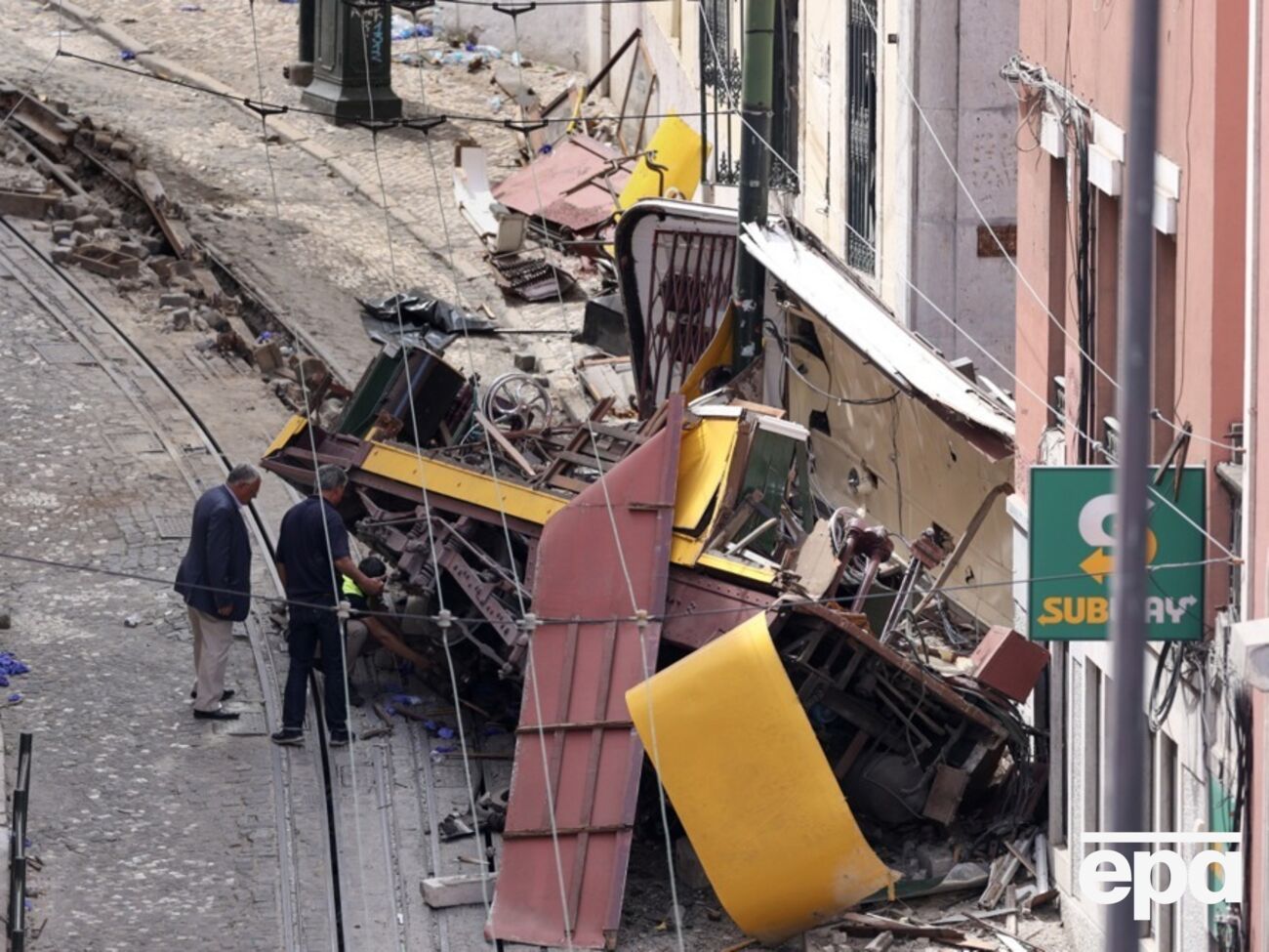 В Португалии в аварии с фуникулером погибли 16 человек