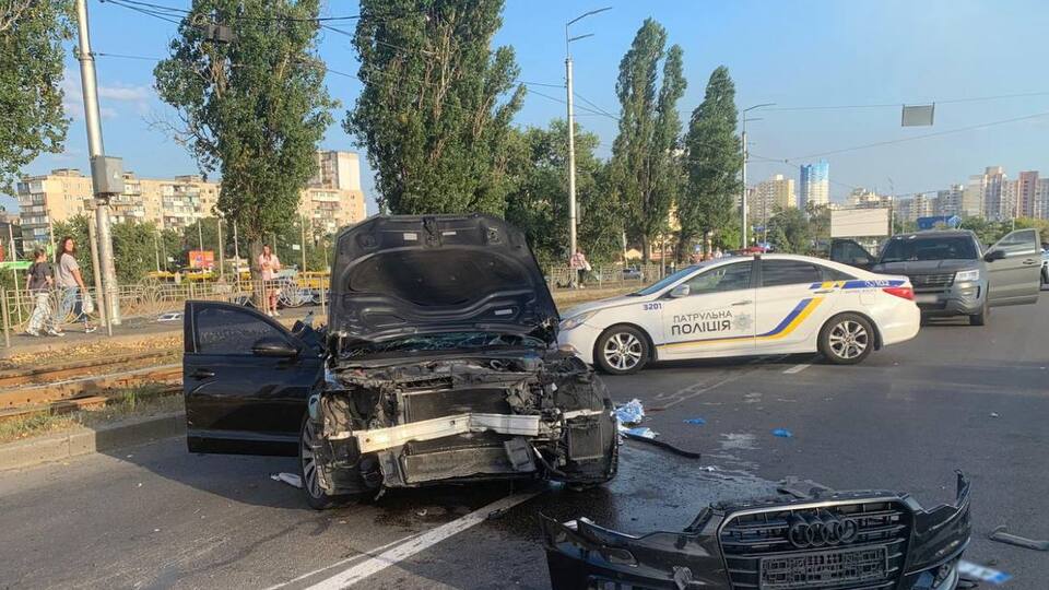 Від удару Audi загорівся, його водій і пасажир загинули на місці, розповіли в поліції Києва