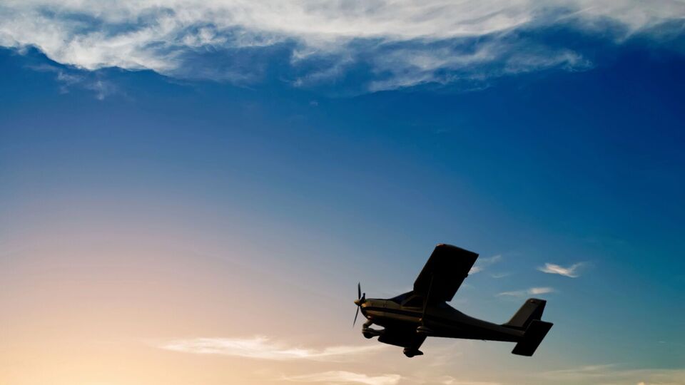 Після злету виникла технічна несправність, і під час спроби повернутися на аеродром судно впало