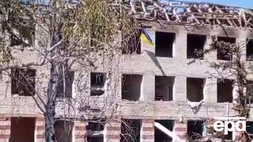 В селе подняли украинский флаг