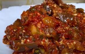 Баклажаны для салата нужно нарезать кубиками