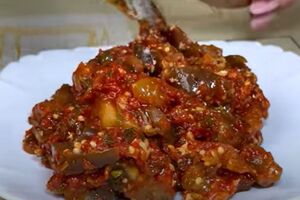 Баклажаны для салата нужно нарезать кубиками