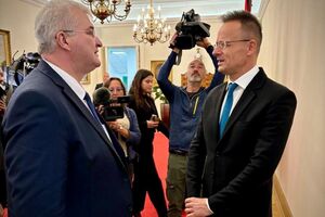 5 августа Сибига предложил Сийярто провести встречу