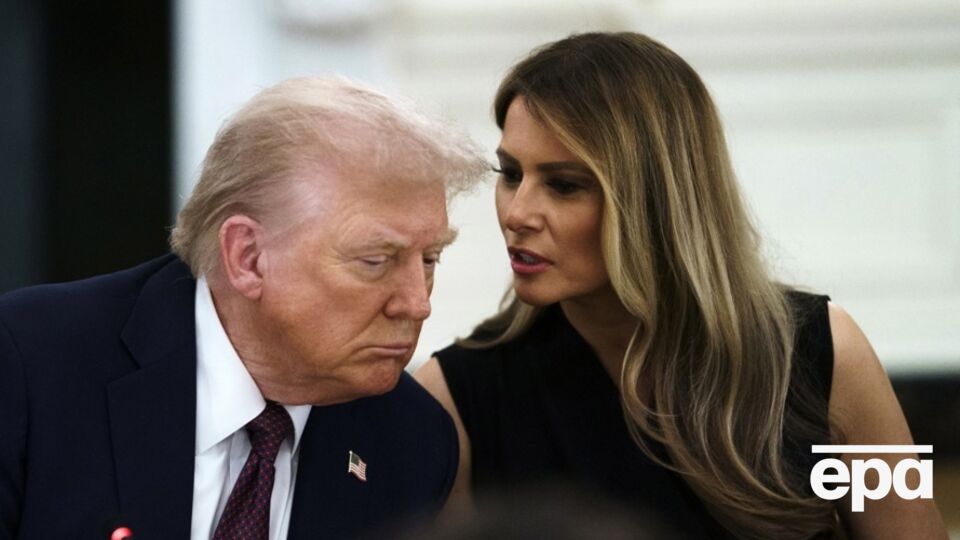 Первая леди США, жена Дональда Трампа Меланья Трамп (оба на фото) получила приглашение на саммит в Киеве, но не будет на нем присутствовать, рассказала Зеленская