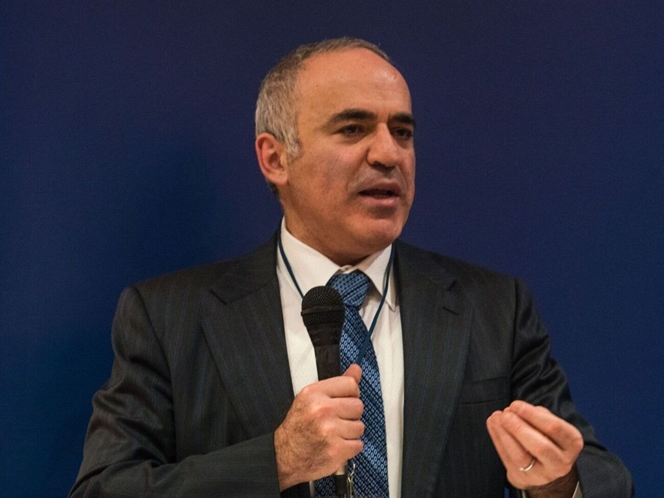 Сі прибув на саміт ШОС у маоїстському кітелі. Диктатори завжди вибудовують символіку ретельно