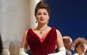 Ряд украинских культурных деятелей, а также мировых политиков и активистов призвали Королевский оперный театр Великобритании отменить выступления Нетребко