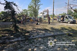 В Нацполиции региона уточнили, что удар нанесли в 10.53 и что среди 21 жертвы – местные пенсионеры и экипаж "Укрпошти"