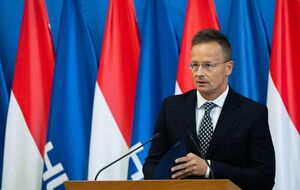 Диверсификация поставок обеспечит Венгрии безопасность, заявил Сийярто