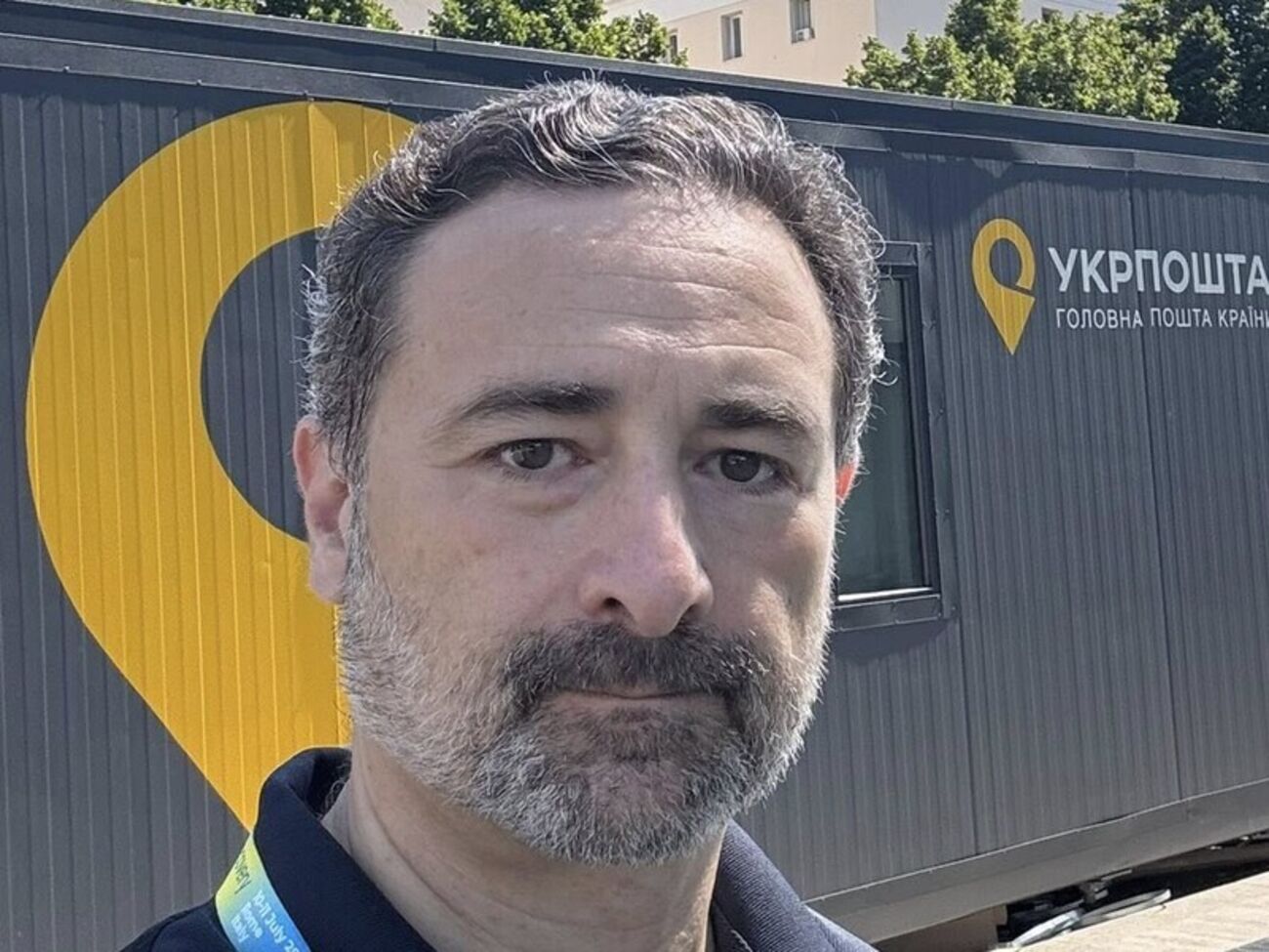 Смелянский подчеркнул, что компания договорилась с военно-гражданской администрацией изменить процедуру выплаты пенсий