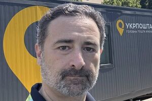 Смелянский подчеркнул, что компания договорилась с военно-гражданской администрацией изменить процедуру выплаты пенсий