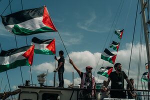 Активисты на судне не пострадали