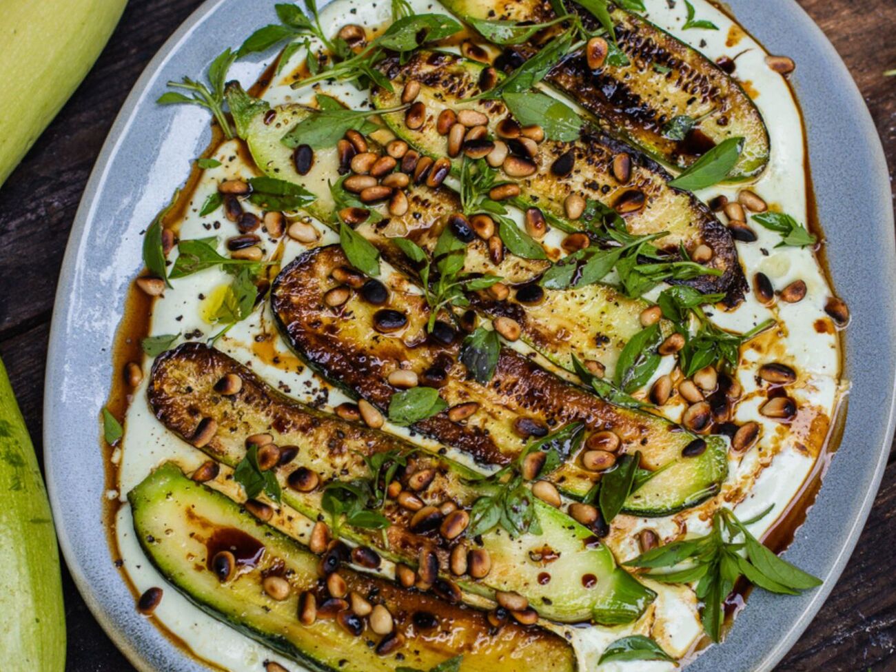 Кабачки с соусом вкуснее всего горячие