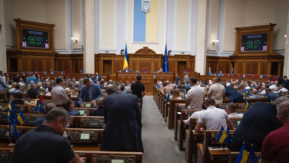 Ближайшее заседание Рады 16 сентября должно стать началом, когда можно будет видеть трансляцию вживую, отметил Юрчишин