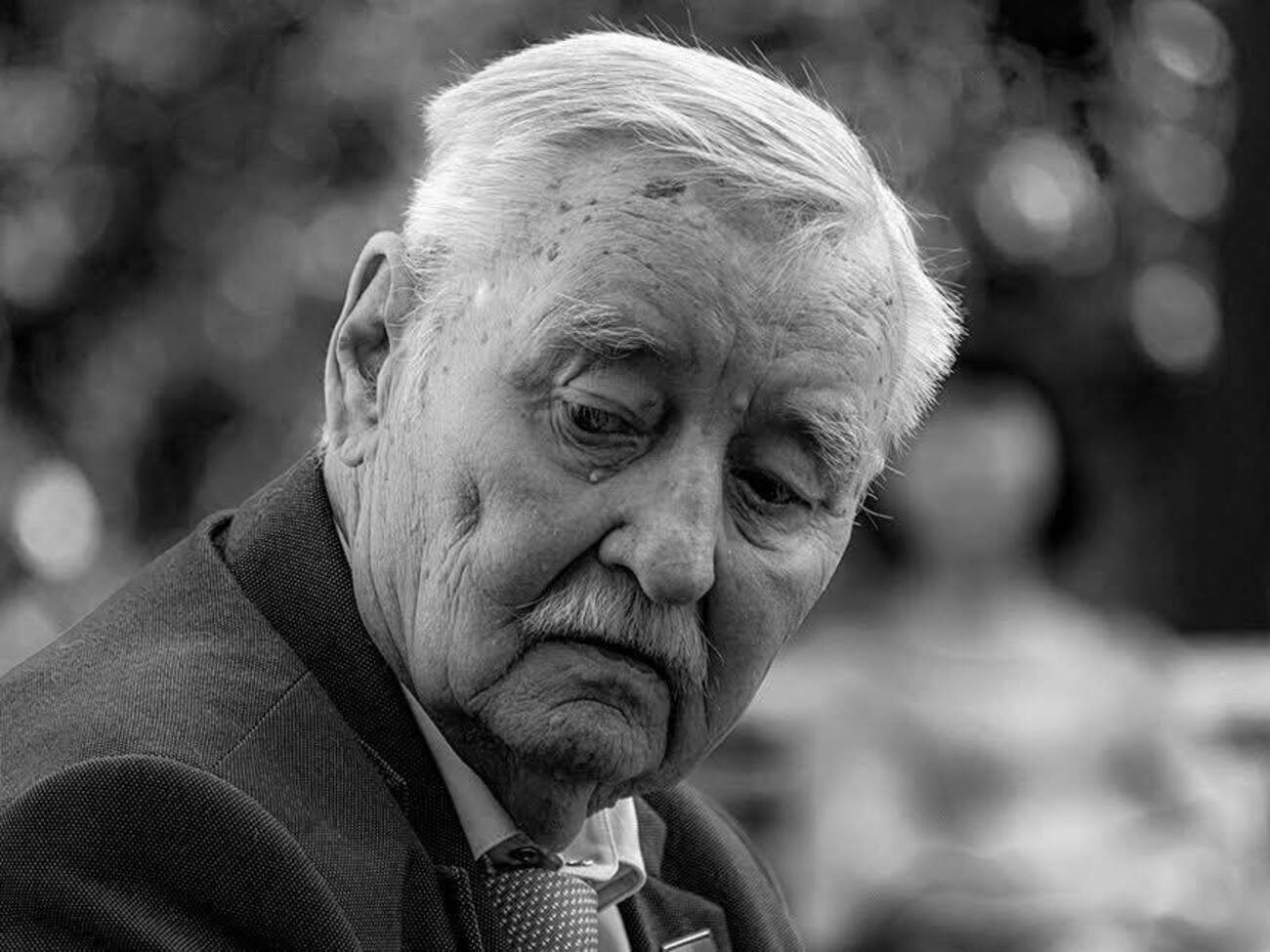 Поклад помер у ніч на 9 липня 2025 року