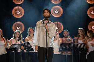 Хор став популярним у червні після виконання пісні "Цей сон"