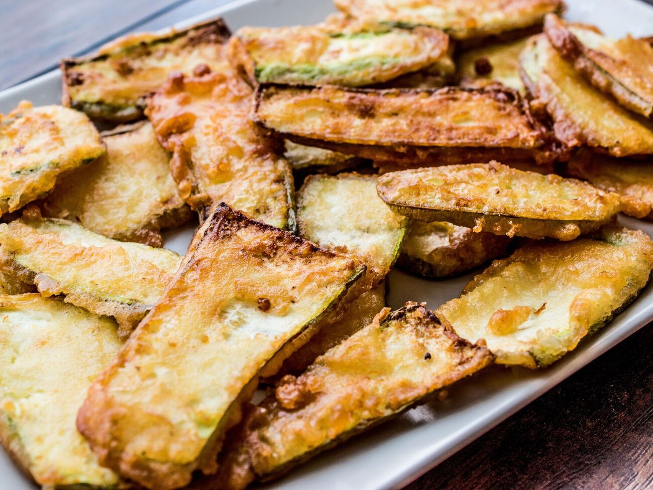 Для рецепта понадобится 3 ст. л. панировочных сухарей