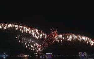 Для створення фенікса використали 2,3 тис. дронів