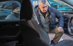 Кличко на Новый год отвез на передовую технику и оборудование