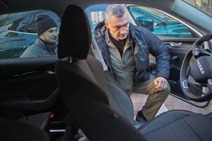 Кличко на Новий рік відвіз на передову техніку й обладнання