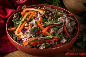 Цибулю для салату потрібно замаринувати