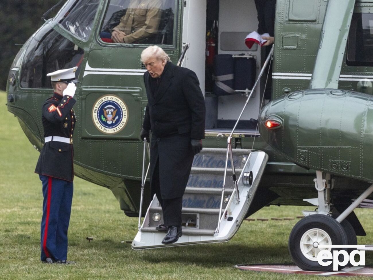 WSJ: Трамп стал плохо слышать, и у него проблемы со сном